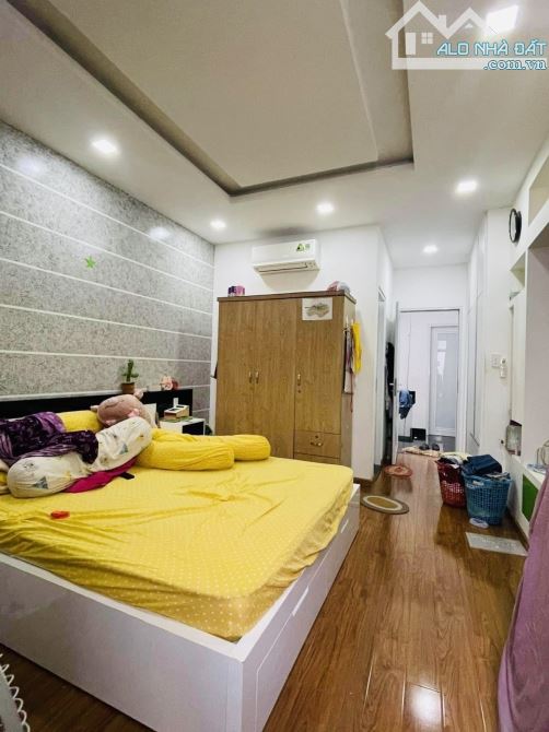 Phú Nhuận - Nhà đẹp ở ngay - 76m2 (4❌18) 4tầng 5 PN - Không QH Chỉ 9.X tỷ - 2