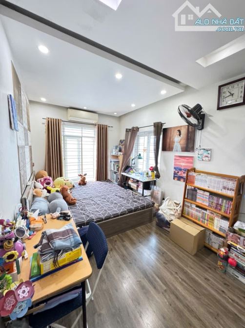 Hàng hiếm!!! Bán nhà phố Nguyễn Văn Cừ - Ngõ thông - Ô tô qua - 30m2 x 5T - Nhỉnh 7 Tỷ - 2