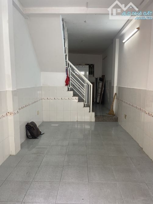 Bán nhà Ni Sư Huỳnh Liên, gần Lạc Long Quân, Tân Bình, 32m2 - 3 tầng, chỉ hơn 3 tỷ - 2