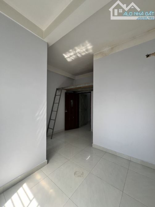 Bán căn hộ dịch vụ Bình Tân, đường số 11, 76m2, 2 mặt tiền, 4 lầu, chỉ 7.X tỷ - 2