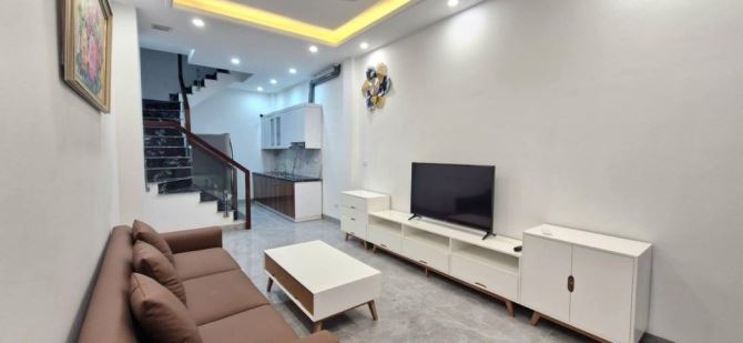 - Bán nhà đường Võ Chí Công, sát phố, nội thất xịn sò, 43m2, 11 tỷ. - 2