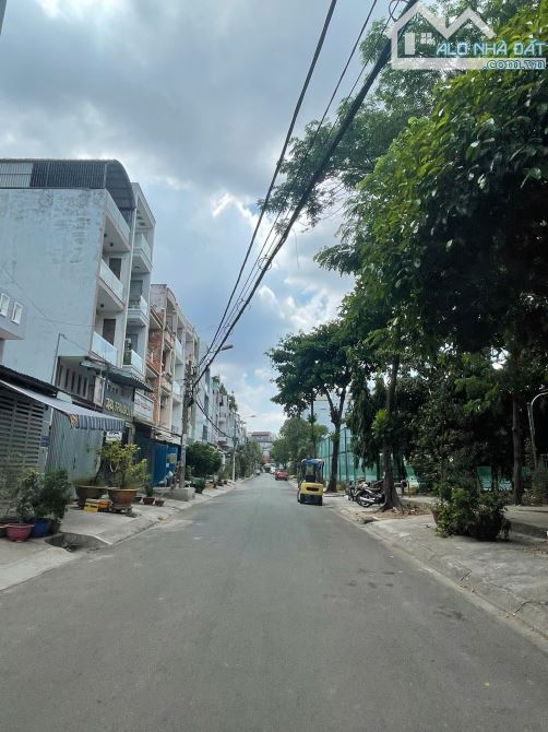 Rẻ hơn thị trường 2 tỷ!! Nhà MT đường số 24- Bình Phú 1 F.11 Q. 6 (4x24m) tận 5 tầng - 2