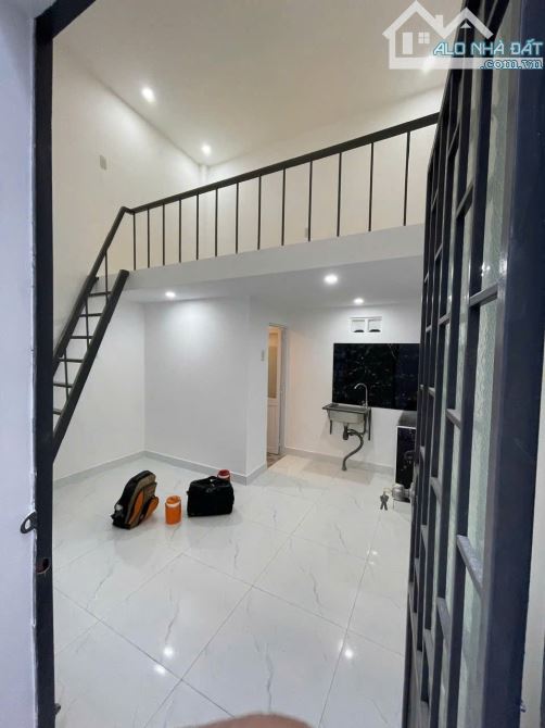 Bán nhà trung tâm thành phố nha trang  Vị trí : hẻm Lê Hồng Phong đường oto giá 3tỷ250 lh - 2