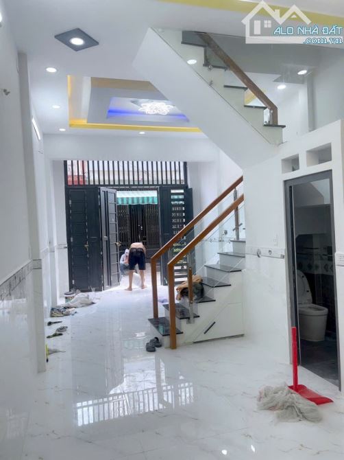 LÊ VĂN QUỚI - HẺM XE HƠI 5M - GIÁP TÂN PHÚ - NGAY NGÃ TƯ 4 XÃ - 2 TẦNG - 36M2 - 4 TỶ TL - 2