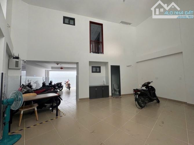 CHDV 105m2 - 6 tầng - dòng tiền 720tr/ năm | gần Ngã tư Âu Cơ- Lạc Long Quân | 14.5 Tỷ - 2