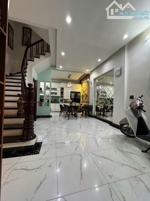Hoàng Cầu - Mặt ngõ ô tô tránh - Kinh doanh bất chấp - Nhà đẹp ở ngay - Gần hồ Hoàng Cầu - 2