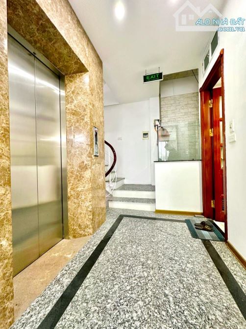 Bán nhà Phố Nguyên hồng. Đống đa 55m. 6 Tầng. Mặt tiền 5,4m. Giá 18 tỷ - 2