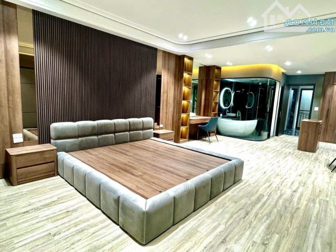 Bán nhà Nguyễn Đình Thi - Tây Hồ thang máy, gara oto, giá 27 tỷ - 2