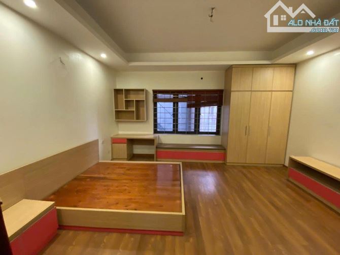 Bán gấp căn nhà Hoàng Cầu ô tô đỗ cửa full nội thất nhập khẩu , nhà 2 mặt ngõ 40m*5t vừa ở - 2