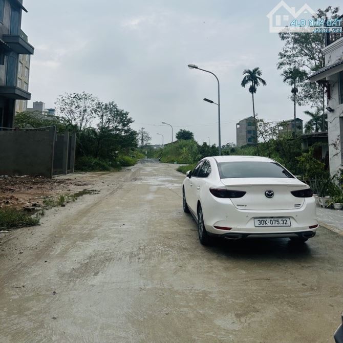 Đất liền kề Trạm Trôi sát quốc lộ 32, phân lô vỉa hè 2.5m đường 8m 100m2 mặt tiền 5m 10 tỷ - 2