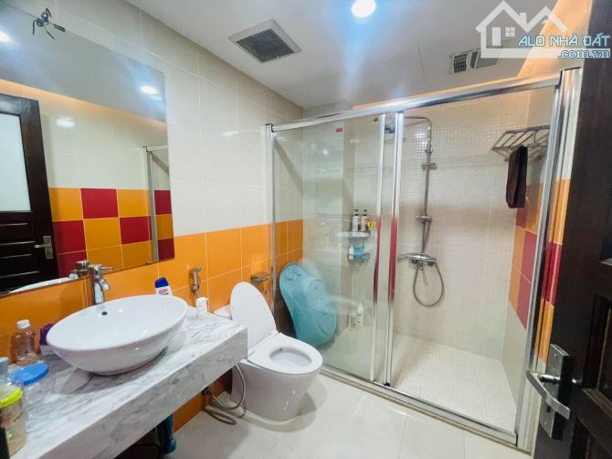 BÁN NHÀ MẶT NGÕ PHỐ PHẠM VĂN ĐỒNG ,100m2, 3TẦNG,20M RA Phố, CHỈ NHỈNH 20 TỶ! - 2