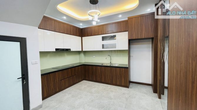 ĐẸP LẮM !! NHÀ LĨNH NAM - VĨNH HƯNG - TỰ XÂY TÂM HUYẾT - 35M2 - 5 TẦNG - MT 3.7- 7.35 TỶ - 2