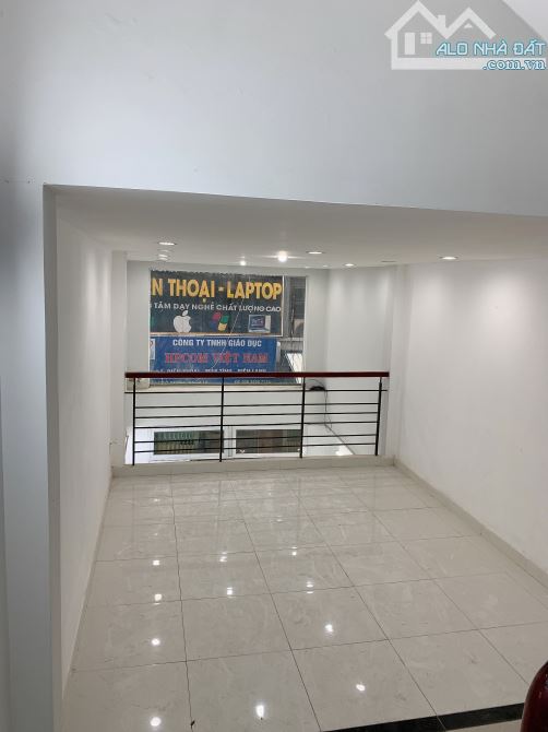 Nhà mới hẻm xe hơi 4 lầu Ngô Quyền, 3.7x12, trống suốt, 19tr - 2
