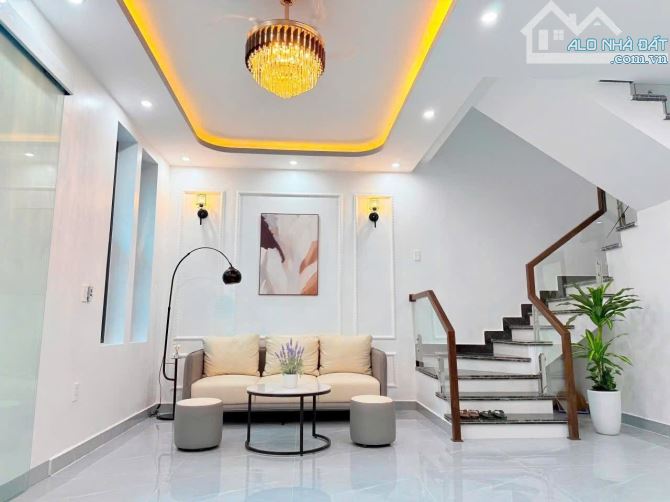 Nhà xây mới sân cổng độc lập ngõ nông đỗ cửa phố Lê Lợi - 3