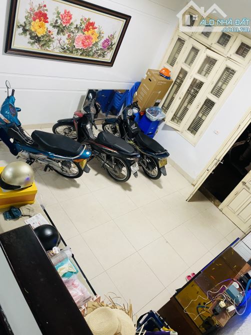 NHÀ ĐẸP PHỐ NGUYỄN CÔNG HOAN - 5T CHẮC CHẮN- 9 Phòng - Ô chờ thang máy - Yên tĩnh, dân trí - 3