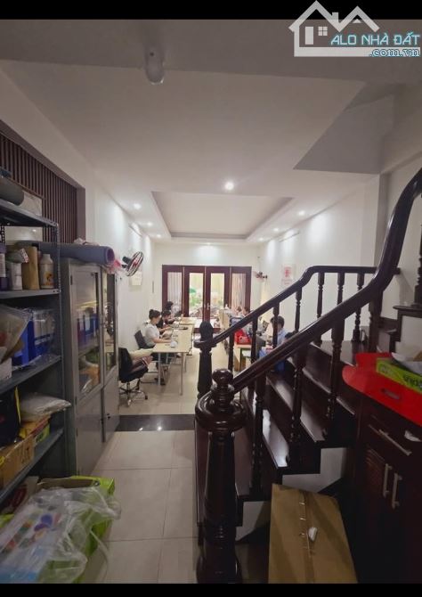 Cần bán nhà Nguyễn Văn Huyên Cầu Giấy 5tầng full nội thất. - 3