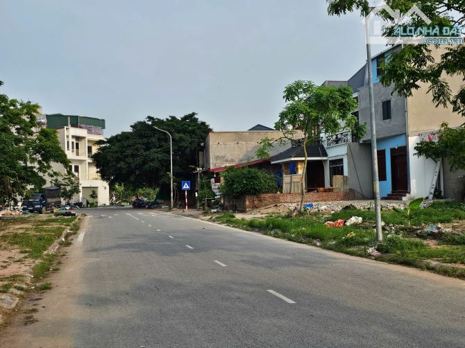 Bán Đấu Giá . Khắc Niệm . dt 99,7m. mt 7m . hướng ĐB & TN . giá 6 ty1 - 3