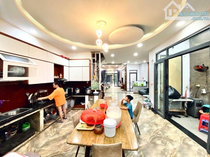 Bán Nhà Đường Tân Kỳ Tân Quý,Ngay Nhà Thờ Bình Thuận-131m2 - 5,5x20x4 Tầng - 11,4 Tỷ - 3