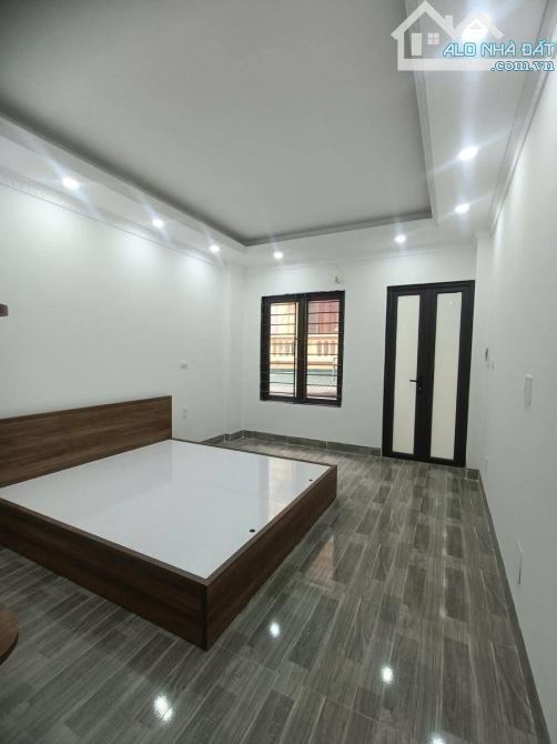 Hót nhà HOÀNG MAI- THANG MÁY- KINH DOANH- cách ôtô 10m ngõ thông *7.6tỷ - 3