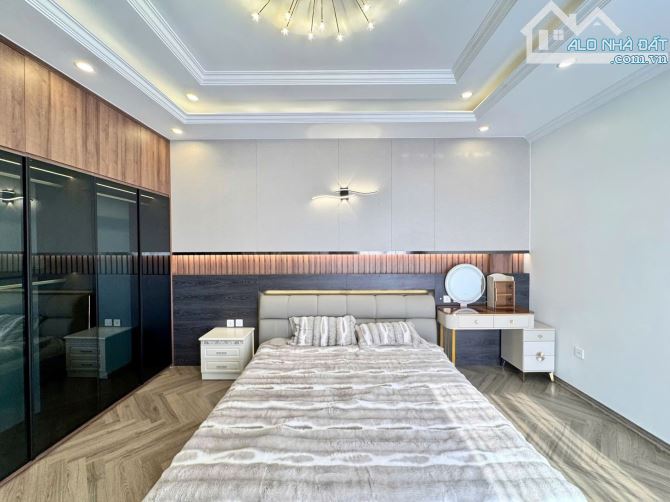 BÁN NHÀ MP HOANG VĂN THÁI-THANH XUÂN. DT81M, 7T THANG MÁY, MT3.6M. GIÁ 39.5 TY - 3