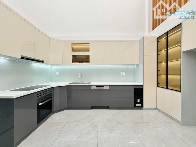 Nhà mới dọn ở liền ngay hẻm 272 Nguyễn Tiểu La, Q10 - Giá 4 tỷ 880 / 60m2(4mx15m) - 3