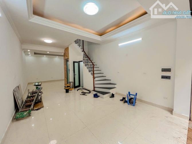 Bán Nhà Hoàng Văn Thái  Thanh Xuân 50m2 x 5T x MT 4,7m - 21,6Tỷ . - 3