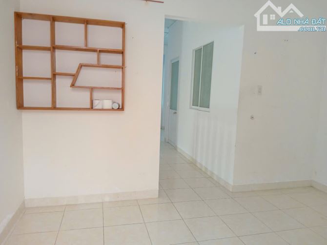 NHÀ 2 TẦNG HẺM 2/4 NGAY CẠNH TRƯỜNG TIỂU HỌC VĨNH HẢI GIÁ CHỈ 2.8 TỶ - 3
