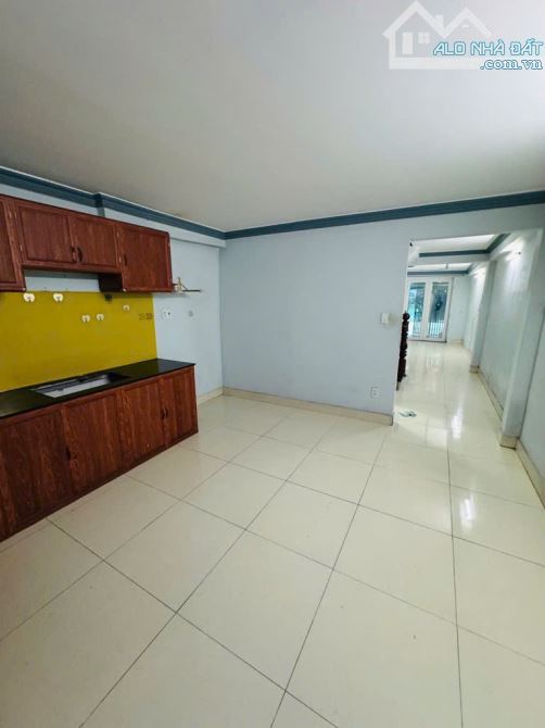 Bán gấp nhà 2 tầng, 6.5 tỷ kinh doanh ngay chợ Phú Định quận 8, 60m2 - 3