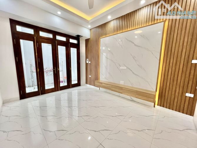 BÁN GẤP CĂN NHÀ RẺ NHẤT BẮC TỪ LIÊM,KHU GẦN TRƯỜNG CHỢ RẤT TIỆN CHỈ 4X TỶ NHÀ,30m2-5 tầng, - 3