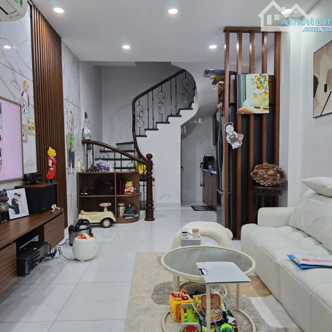NHÀ AN TRẠCH - ĐỐNG ĐA - 5 TẦNG - CÁCH Ô TÔ 5M - VỊ TRÍ TRUNG TÂM - 3