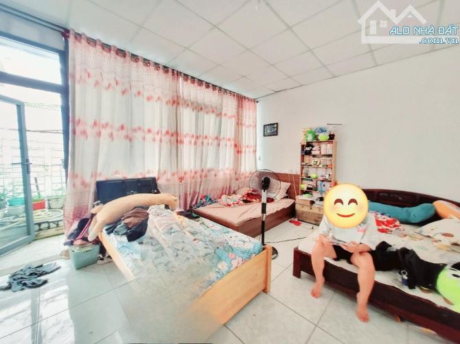 Bán nhà ngang khủng 5.2m, sát MT Nguyễn Ngọc Nhựt, 2 tầng, nhỉnh 4 tỷ - 3