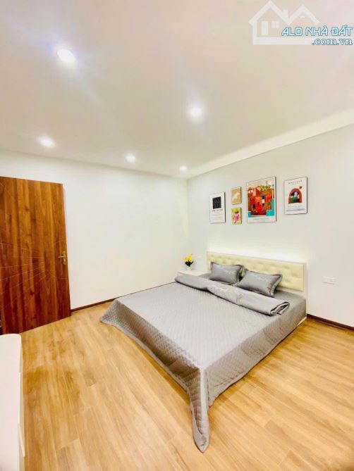 PHỐ THI SÁCH - NHỈNH 4 TỶ - 37m2 - SỔ VUÔNG A4 - VÀI BƯỚC LÊN BỜ HỒ - 3