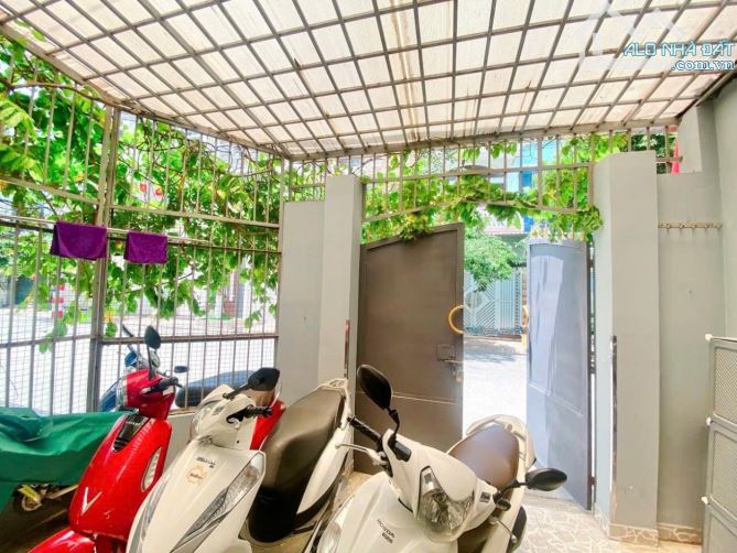 Bán nhà Phường 12 Tân Bình, Hoàng Hoa Thám, căn góc 3 tầng hẻm 10m, giá chỉ 12 tỷ - 3