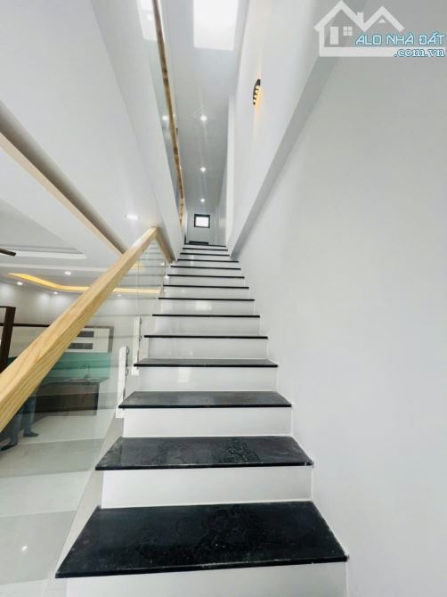 Chính chủ bán gấp nhà 1 trệt 1 lầu sân xe hơi mặt tiền kinh doanh gần chợ Bến Cá - 3
