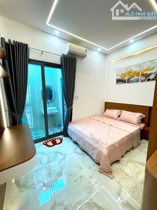 Bán nhà 3 tầng - Xe hơi ngủ trong nhà - 4X12 - Ngay EMART Phan Huy Ích - Chỉ 5 tỷ x TL - 3