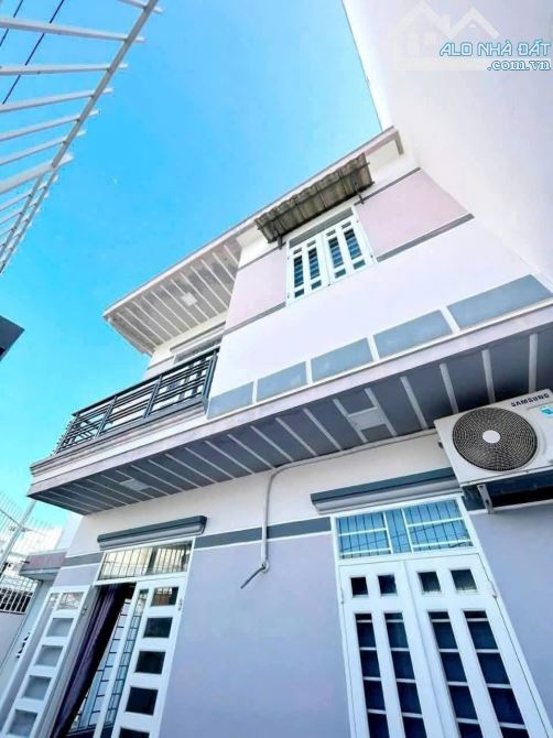 Bán Gấp rẻ lắm rồi Nhà 2 tầng kiên cố cách biển hòn chồng Nha Trang chỉ 500m thoáng mát. - 3