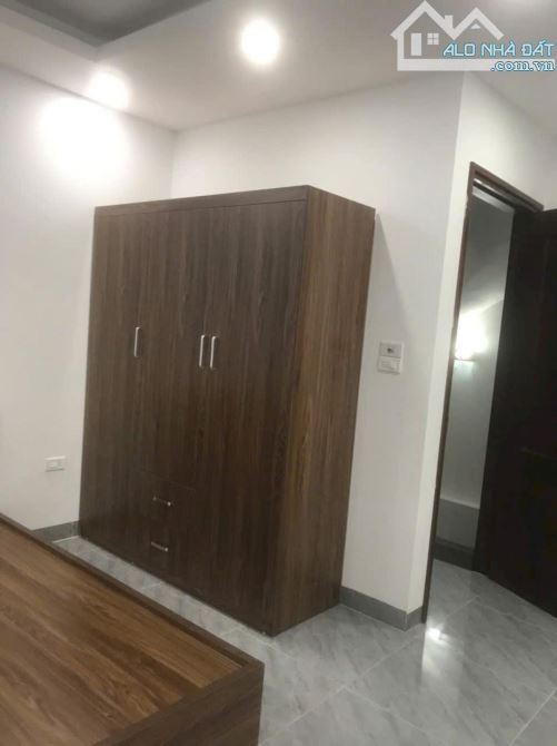 NHÀ NGUYỄN KHUYẾN - VĂN QUÁN - DT 35m2 - MT 4M - XÂY MỚI 5 TẦNG FULL ĐỒ - 10M RA KĐT VĂN Q - 3
