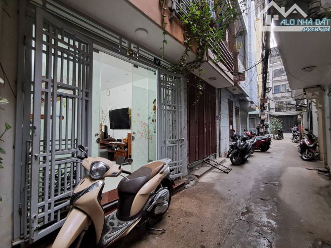 BÁN GẤP: Nhà riêng mặt ngõ Hoàng Hoa Thám, ngõ nông, trước nhà rộng 4m, 50m ra phố, 30m2x5 - 3