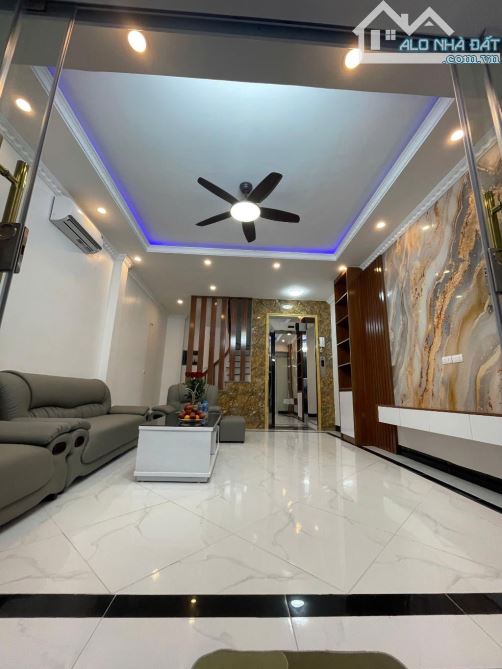 Nhà Đẹp 6 Tầng Thang máy ở Cầu Giấy, 35m, 9,3 Tỷ - 3