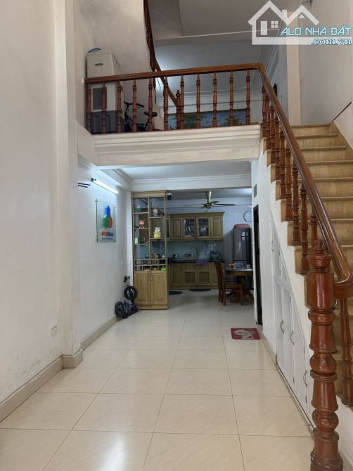 BÁN NHÀ PHÂN LÔ . Ô TÔ TRÁNH NGỌC HỒI . THÔNG SANG PHẤP VÂN . NHÀ. 5 TẦNG . 10.6 TỶ - 3