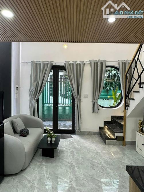 🔥CHDV 5 Tầng, 10,2 tỷ, 100m TỚI BIỂN TÂN TRÀ, 97,8m2 Ngang 5m - DT 45tr/Tháng - 3