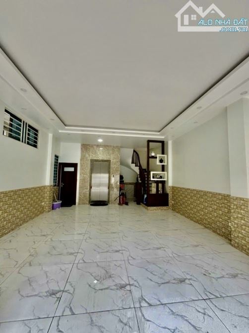 Mặt phố Đông Quan Phùng Chí Kiên - ô tô tránh - tòa nhà 7 tầng thang máy, lô góc - 55m - 3