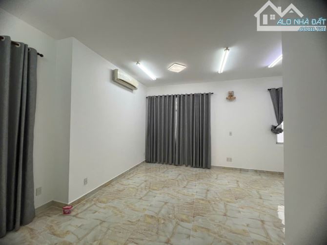 Cho thuê Biệt thự Mỹ Kim nội thất cơ bản ngay Hồ bán nguyệt, Quận 7 - 3