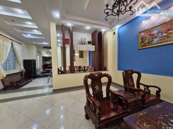 MẶT TIỀN CẠNH ĐH NGÂN HÀNG LINH CHIỂU - 234m2 - 3 TẦNG - 3