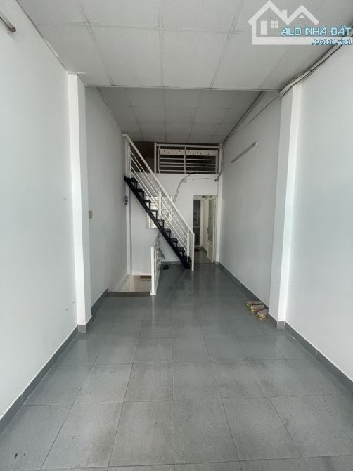 Bán nhà Ni Sư Huỳnh Liên, gần Lạc Long Quân, Tân Bình, 32m2 - 3 tầng, chỉ hơn 3 tỷ - 3