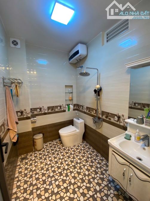 Phố Hồng Tiến nhà mới đẹp- gara ô tô - chủ tặng full nội thất tiền tỷ - 3