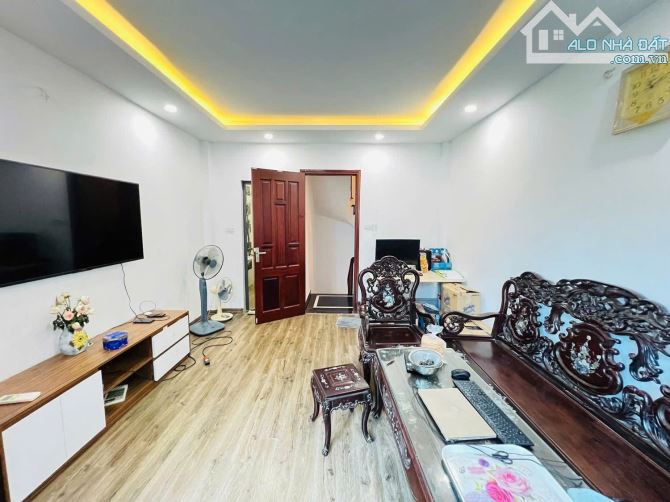 Trịnh Đình Cửu - 6 tầng dân xây - Lô góc - 10 m ra mặt phố - Full nội thất - Ở ngay. - 3