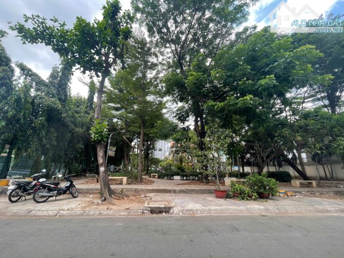 Rẻ hơn thị trường 2 tỷ!! Nhà MT đường số 24- Bình Phú 1 F.11 Q. 6 (4x24m) tận 5 tầng - 3