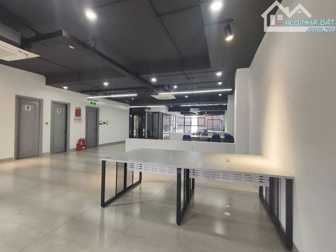 Cho thuê tòa nhà mặt tiền – Q.Tân Phú, hầm, trệt, lửng, 4 lầu, sân thượng, Dt 1000m2 130tr - 3