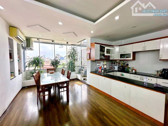 Bán nhà Phố Nguyên hồng. Đống đa 55m. 6 Tầng. Mặt tiền 5,4m. Giá 18 tỷ - 3